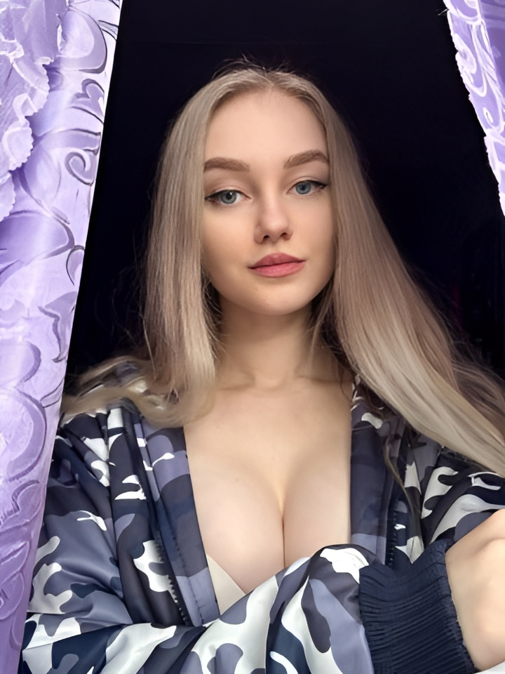 Анна привлекальеная девушка из Новосибирска цена от 10000 руб