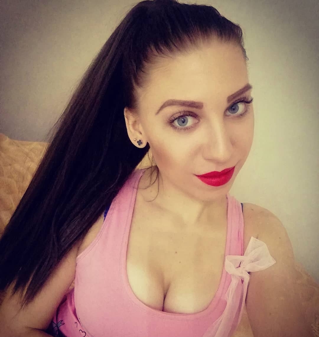 Лия привлекальеная девушка из Новосибирска цена от 3000 руб