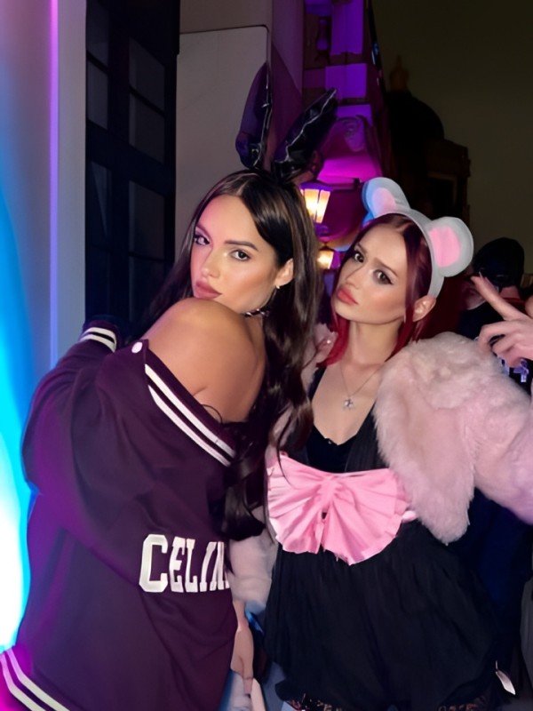 Света привлекательная девушка из Новосибирска цена от 1500 руб