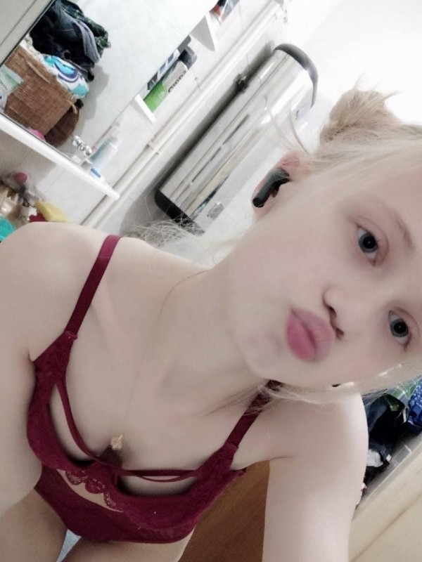 Регина привлекательная девушка из Новосибирска цена от 3000 руб