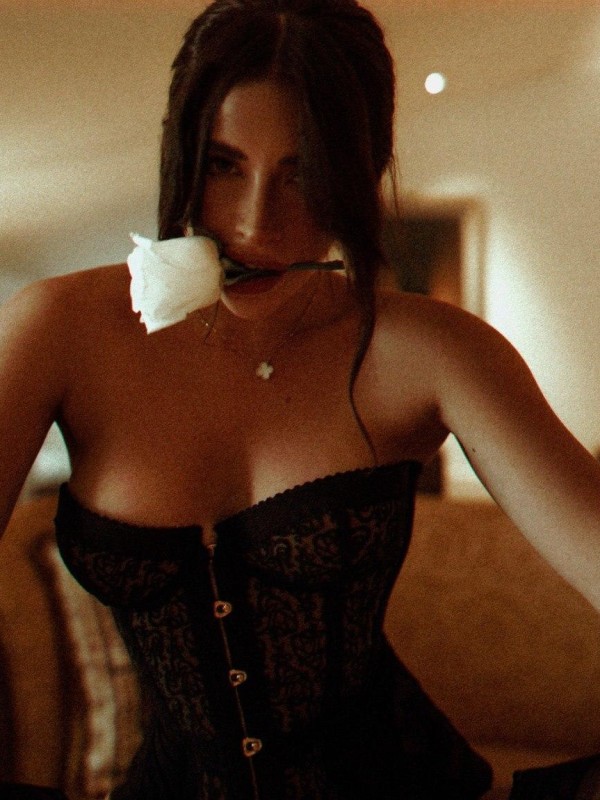 Ольга привлекательная девушка из Новосибирска цена от 6000 руб